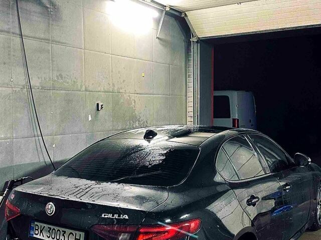 Чорний Альфа Ромео Джулія, об'ємом двигуна 2 л та пробігом 157 тис. км за 19500 $, фото 6 на Automoto.ua