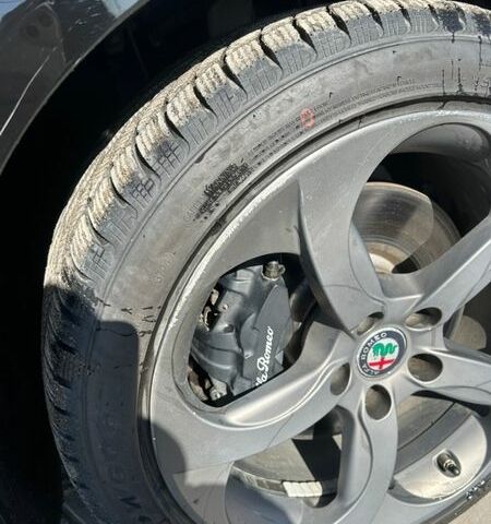 Чорний Альфа Ромео Джулія, об'ємом двигуна 2 л та пробігом 157 тис. км за 19500 $, фото 6 на Automoto.ua