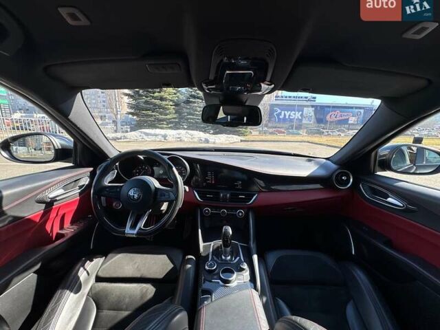 Чорний Альфа Ромео Джулія, об'ємом двигуна 2.9 л та пробігом 63 тис. км за 38500 $, фото 62 на Automoto.ua