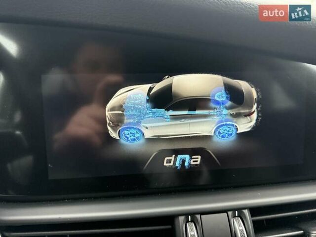 Чорний Альфа Ромео Джулія, об'ємом двигуна 2 л та пробігом 62 тис. км за 20500 $, фото 45 на Automoto.ua