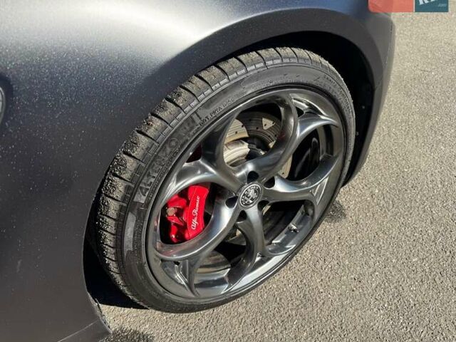 Чорний Альфа Ромео Джулія, об'ємом двигуна 2.9 л та пробігом 63 тис. км за 38500 $, фото 9 на Automoto.ua