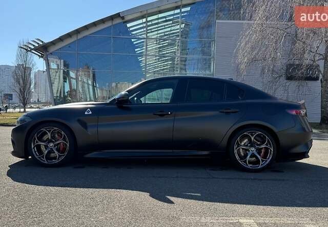 Чорний Альфа Ромео Джулія, об'ємом двигуна 2.9 л та пробігом 63 тис. км за 38500 $, фото 16 на Automoto.ua