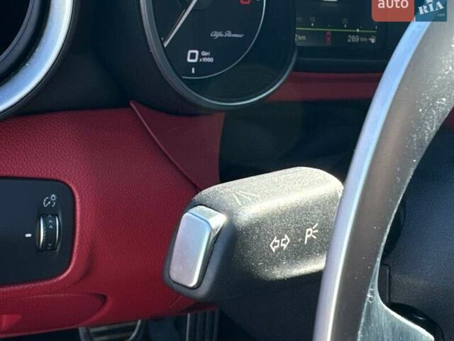 Чорний Альфа Ромео Джулія, об'ємом двигуна 2.9 л та пробігом 63 тис. км за 38500 $, фото 35 на Automoto.ua