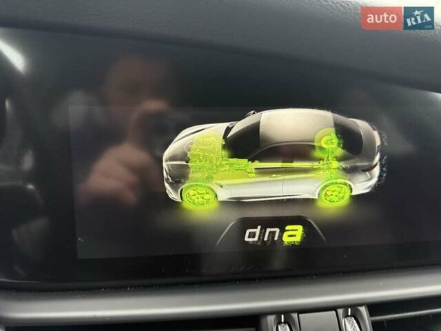 Чорний Альфа Ромео Джулія, об'ємом двигуна 2 л та пробігом 62 тис. км за 20500 $, фото 44 на Automoto.ua