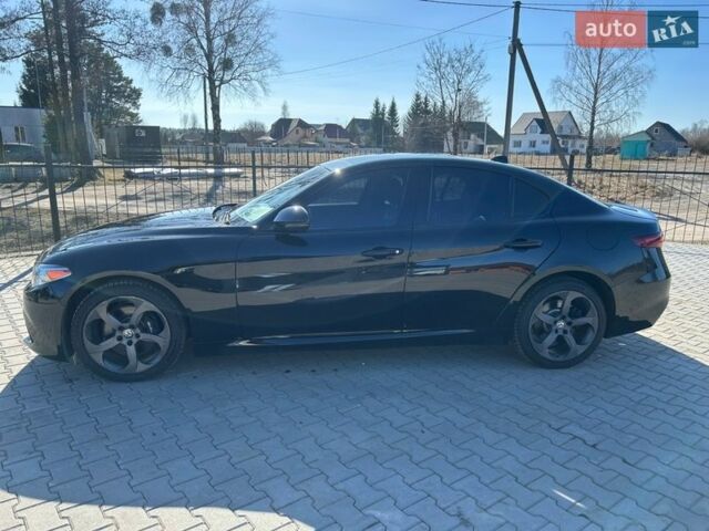 Чорний Альфа Ромео Джулія, об'ємом двигуна 2 л та пробігом 157 тис. км за 19500 $, фото 3 на Automoto.ua