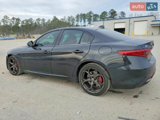 Чорний Альфа Ромео Джулія, об'ємом двигуна 2 л та пробігом 106 тис. км за 3500 $, фото 5 на Automoto.ua