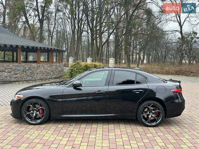 Чорний Альфа Ромео Джулія, об'ємом двигуна 2 л та пробігом 112 тис. км за 18800 $, фото 1 на Automoto.ua