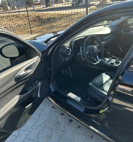 Чорний Альфа Ромео Джулія, об'ємом двигуна 2 л та пробігом 157 тис. км за 19500 $, фото 10 на Automoto.ua