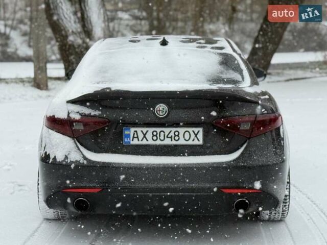 Чорний Альфа Ромео Джулія, об'ємом двигуна 2 л та пробігом 62 тис. км за 20500 $, фото 6 на Automoto.ua