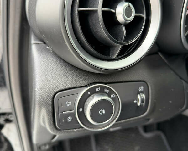 Чорний Альфа Ромео Джулія, об'ємом двигуна 2 л та пробігом 63 тис. км за 20900 $, фото 33 на Automoto.ua