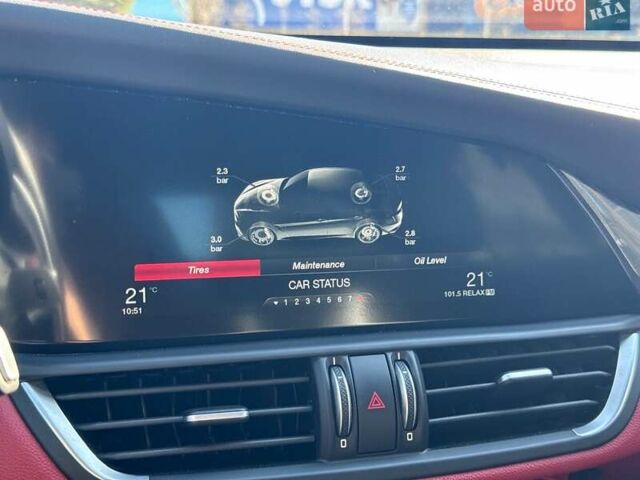 Чорний Альфа Ромео Джулія, об'ємом двигуна 2.9 л та пробігом 63 тис. км за 38500 $, фото 45 на Automoto.ua