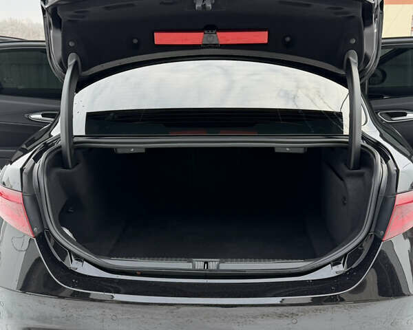 Чорний Альфа Ромео Джулія, об'ємом двигуна 2 л та пробігом 63 тис. км за 20900 $, фото 15 на Automoto.ua