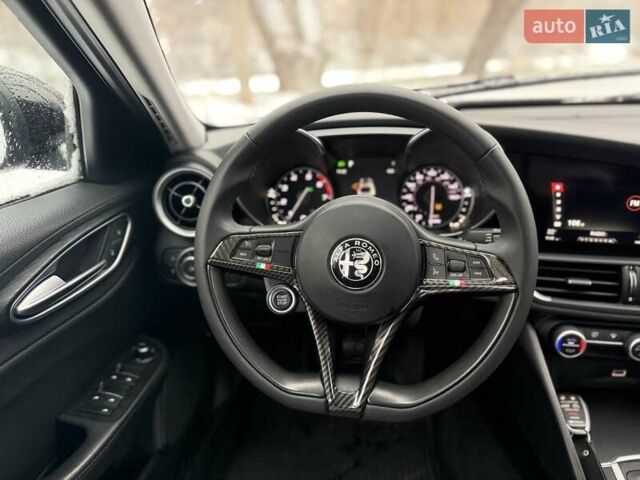 Чорний Альфа Ромео Джулія, об'ємом двигуна 2 л та пробігом 62 тис. км за 20500 $, фото 42 на Automoto.ua