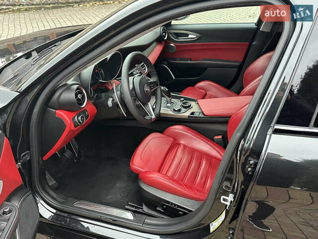 Чорний Альфа Ромео Джулія, об'ємом двигуна 2 л та пробігом 112 тис. км за 18800 $, фото 10 на Automoto.ua
