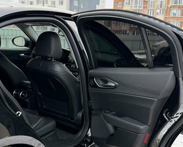 Чорний Альфа Ромео Джулія, об'ємом двигуна 2 л та пробігом 63 тис. км за 20900 $, фото 40 на Automoto.ua