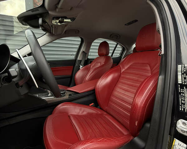 Черный Альфа Ромео Джулия, объемом двигателя 2 л и пробегом 120 тыс. км за 19900 $, фото 12 на Automoto.ua