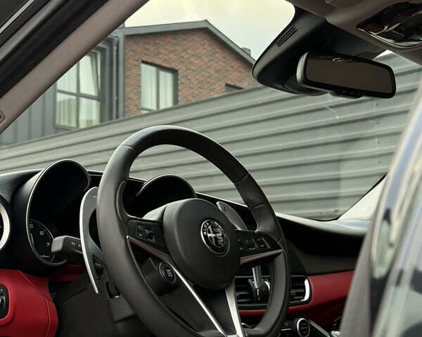 Черный Альфа Ромео Джулия, объемом двигателя 2 л и пробегом 120 тыс. км за 19900 $, фото 11 на Automoto.ua