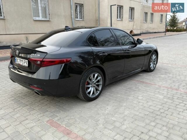 Черный Альфа Ромео Джулия, объемом двигателя 2 л и пробегом 80 тыс. км за 17000 $, фото 12 на Automoto.ua