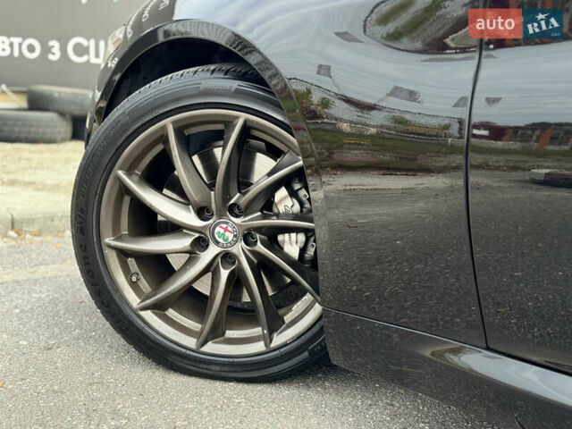 Черный Альфа Ромео Джулия, объемом двигателя 2 л и пробегом 58 тыс. км за 19999 $, фото 6 на Automoto.ua