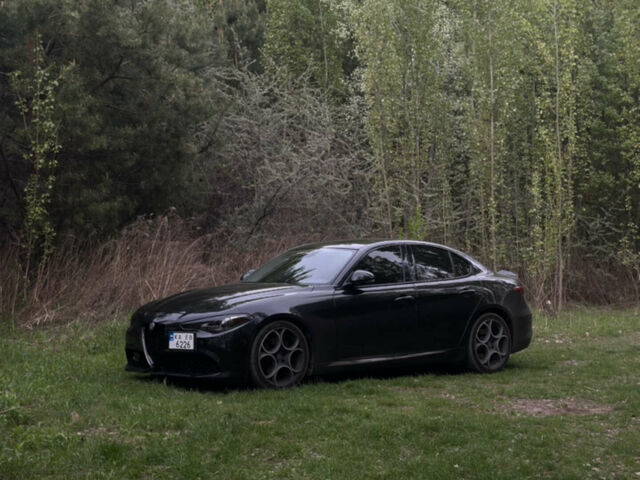 Чорний Альфа Ромео Джулія, об'ємом двигуна 2 л та пробігом 110 тис. км за 21500 $, фото 3 на Automoto.ua