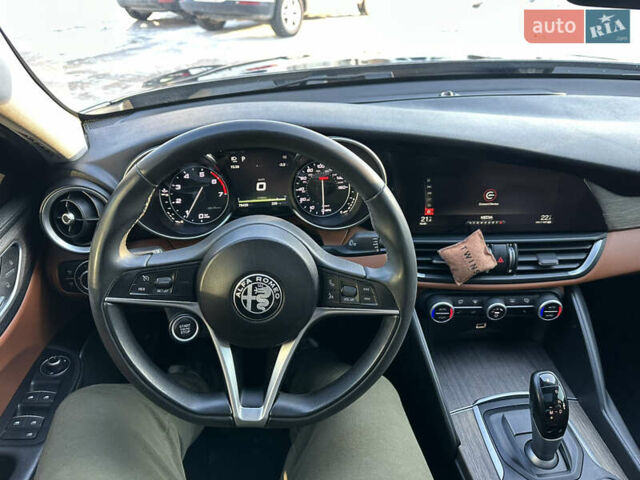 Черный Альфа Ромео Джулия, объемом двигателя 2 л и пробегом 78 тыс. км за 17500 $, фото 29 на Automoto.ua