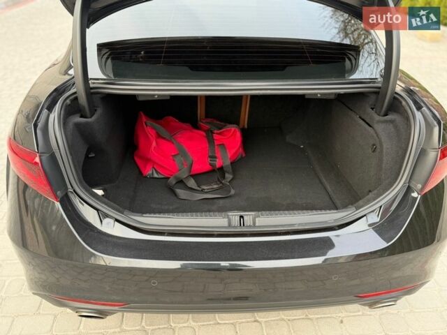 Черный Альфа Ромео Джулия, объемом двигателя 2 л и пробегом 80 тыс. км за 17000 $, фото 15 на Automoto.ua