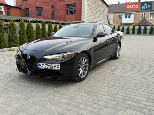 Черный Альфа Ромео Джулия, объемом двигателя 2 л и пробегом 80 тыс. км за 17000 $, фото 3 на Automoto.ua