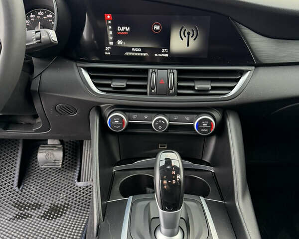 Чорний Альфа Ромео Джулія, об'ємом двигуна 2 л та пробігом 63 тис. км за 20900 $, фото 26 на Automoto.ua