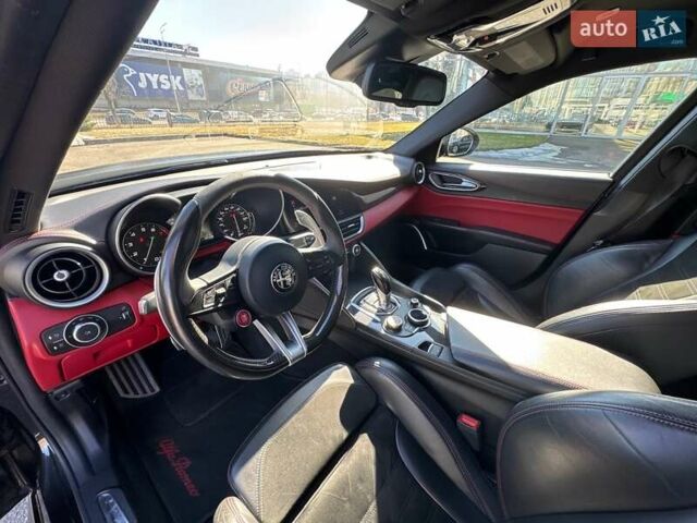 Чорний Альфа Ромео Джулія, об'ємом двигуна 2.9 л та пробігом 63 тис. км за 38500 $, фото 30 на Automoto.ua