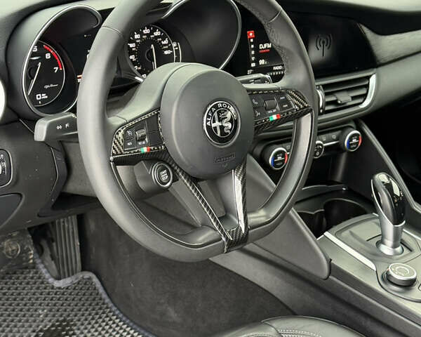 Чорний Альфа Ромео Джулія, об'ємом двигуна 2 л та пробігом 63 тис. км за 20900 $, фото 27 на Automoto.ua