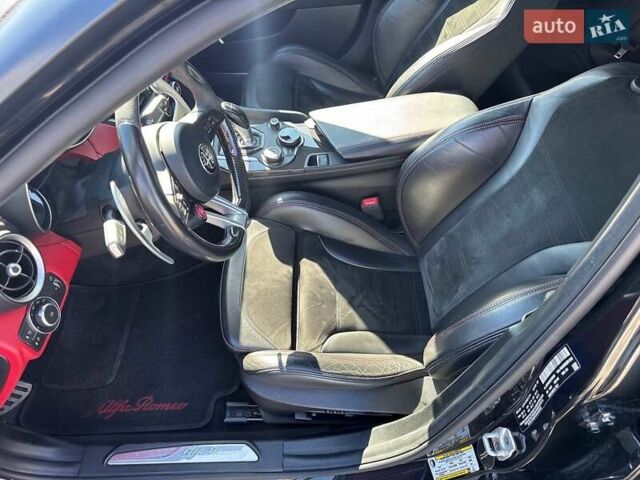 Чорний Альфа Ромео Джулія, об'ємом двигуна 2.9 л та пробігом 63 тис. км за 38500 $, фото 24 на Automoto.ua