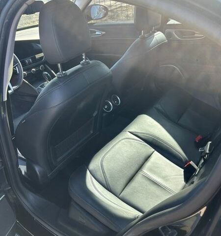 Чорний Альфа Ромео Джулія, об'ємом двигуна 2 л та пробігом 157 тис. км за 19500 $, фото 12 на Automoto.ua