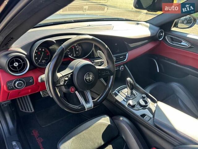 Чорний Альфа Ромео Джулія, об'ємом двигуна 2.9 л та пробігом 63 тис. км за 38500 $, фото 31 на Automoto.ua