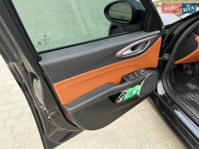 Черный Альфа Ромео Джулия, объемом двигателя 2 л и пробегом 80 тыс. км за 17000 $, фото 19 на Automoto.ua