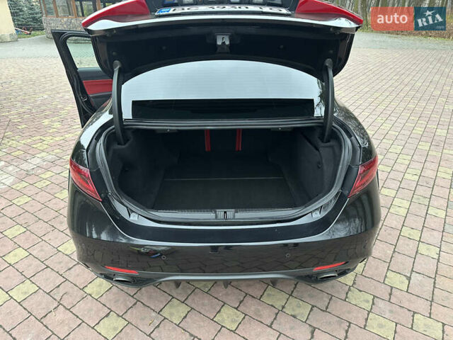 Чорний Альфа Ромео Джулія, об'ємом двигуна 2 л та пробігом 112 тис. км за 18800 $, фото 9 на Automoto.ua