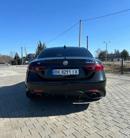 Чорний Альфа Ромео Джулія, об'ємом двигуна 2 л та пробігом 157 тис. км за 19500 $, фото 4 на Automoto.ua