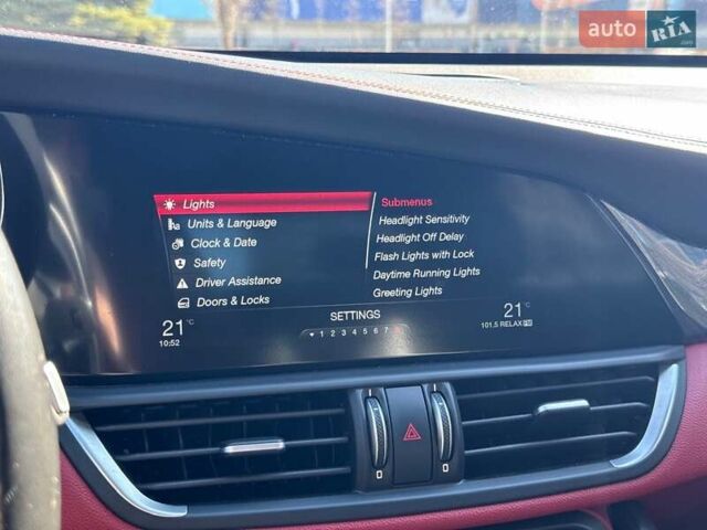 Чорний Альфа Ромео Джулія, об'ємом двигуна 2.9 л та пробігом 63 тис. км за 38500 $, фото 49 на Automoto.ua