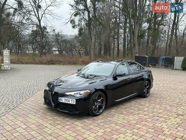 Чорний Альфа Ромео Джулія, об'ємом двигуна 2 л та пробігом 112 тис. км за 18800 $, фото 7 на Automoto.ua