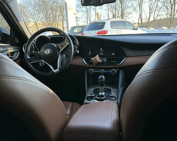 Черный Альфа Ромео Джулия, объемом двигателя 2 л и пробегом 78 тыс. км за 17500 $, фото 20 на Automoto.ua