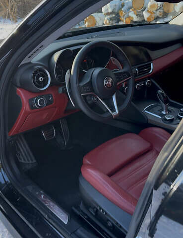 Черный Альфа Ромео Джулия, объемом двигателя 2 л и пробегом 114 тыс. км за 18700 $, фото 5 на Automoto.ua