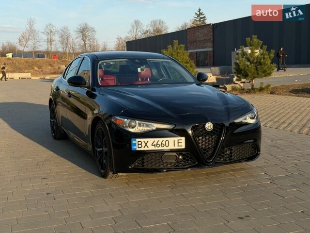 Чорний Альфа Ромео Джулія, об'ємом двигуна 2 л та пробігом 58 тис. км за 18500 $, фото 6 на Automoto.ua