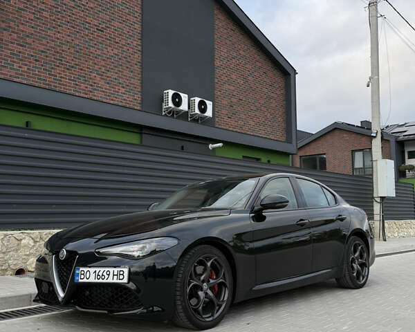 Черный Альфа Ромео Джулия, объемом двигателя 2 л и пробегом 120 тыс. км за 19900 $, фото 3 на Automoto.ua