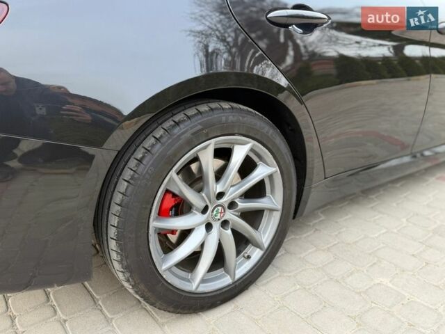 Черный Альфа Ромео Джулия, объемом двигателя 2 л и пробегом 80 тыс. км за 17000 $, фото 13 на Automoto.ua