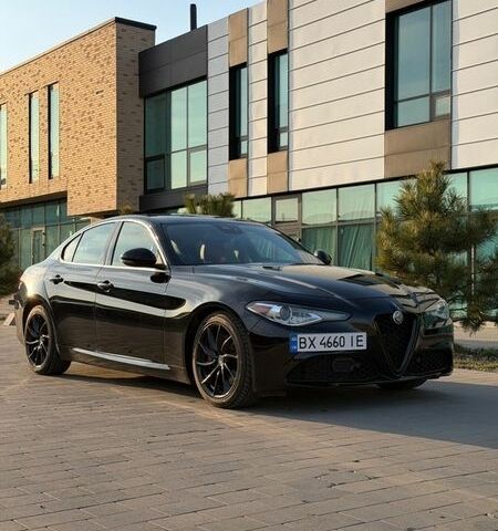 Чорний Альфа Ромео Джулія, об'ємом двигуна 2 л та пробігом 58 тис. км за 18500 $, фото 1 на Automoto.ua