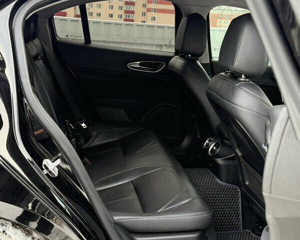 Чорний Альфа Ромео Джулія, об'ємом двигуна 2 л та пробігом 63 тис. км за 20900 $, фото 41 на Automoto.ua