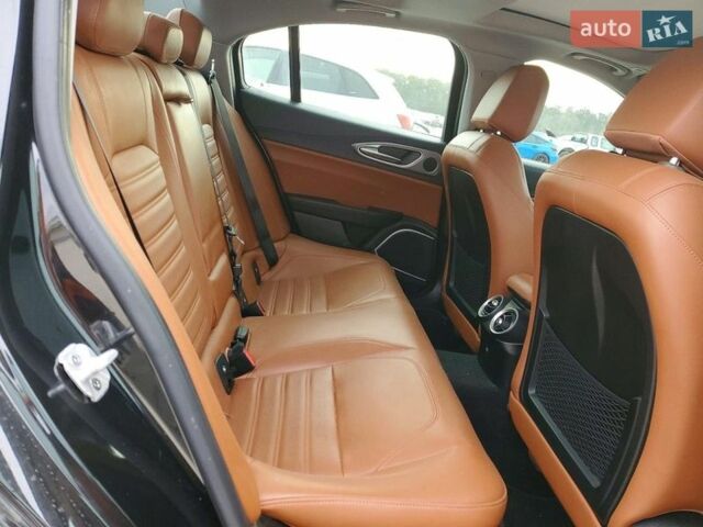 Чорний Альфа Ромео Джулія, об'ємом двигуна 2 л та пробігом 106 тис. км за 3500 $, фото 6 на Automoto.ua