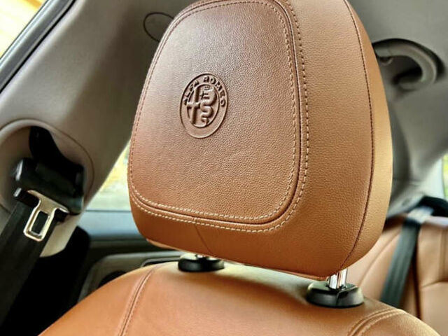 Черный Альфа Ромео Джулия, объемом двигателя 2 л и пробегом 78 тыс. км за 17800 $, фото 10 на Automoto.ua