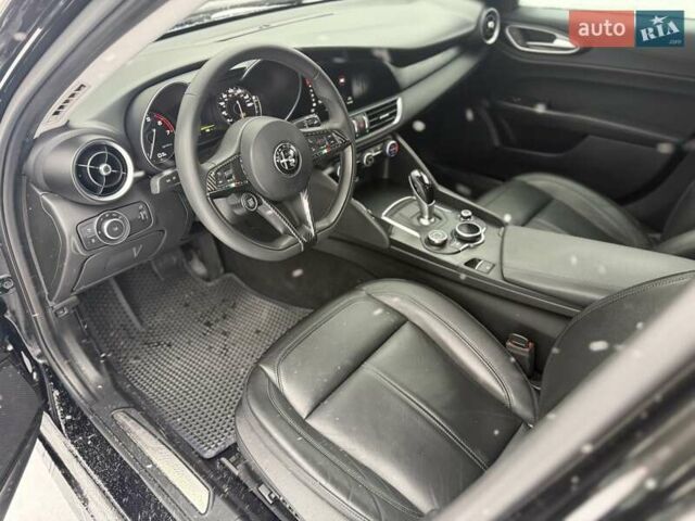 Чорний Альфа Ромео Джулія, об'ємом двигуна 2 л та пробігом 62 тис. км за 20500 $, фото 24 на Automoto.ua