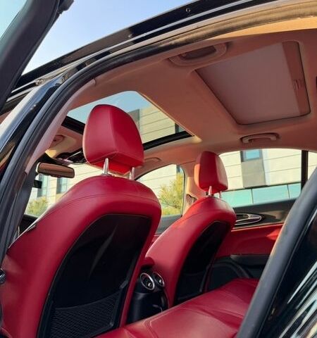 Чорний Альфа Ромео Джулія, об'ємом двигуна 2 л та пробігом 58 тис. км за 18500 $, фото 12 на Automoto.ua