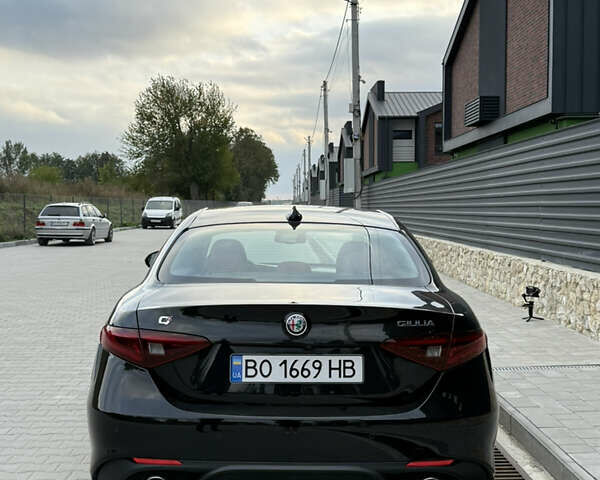 Черный Альфа Ромео Джулия, объемом двигателя 2 л и пробегом 120 тыс. км за 19900 $, фото 5 на Automoto.ua